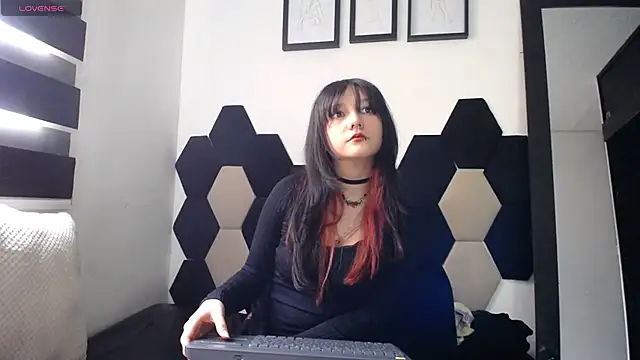 Maki Zein online show from February 2025 07:21:01 PM