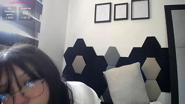 Maki Zein online show from February 2025 01:07:01 PM