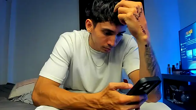 Snapshot of OliverBennet chatting on October 2025 11:49:02 PM OliverBennet online show from October 2025 11:49:02 PM