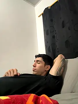 Snapshot of OliverBennet chatting on October 2025 12:27:01 AM OliverBennet online show from October 2025 12:27:01 AM