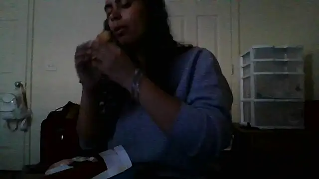 Snapshot of cinnaminnie chatting on January 2025 09:28:01 PM cinnaminnie online show from January 2025 09:28:01 PM