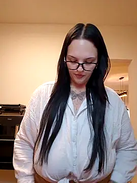 Snapshot of Jujuicy_97 chatting on May 2026 09:32:01 PM Jujuicy 97 online show from May 2026 09:32:01 PM