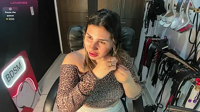 violet bdsmx online show from September 2025 09:36:01 PM