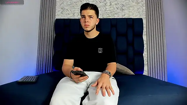 danielclarton1 online show from December 2024 05:30:02 PM