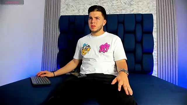 danielclarton1 online show from December 2024 06:09:02 PM
