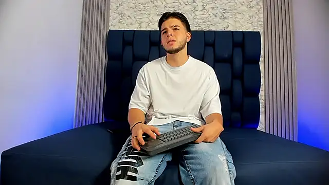 danielclarton1 online show from February 2025 12:11:01 PM