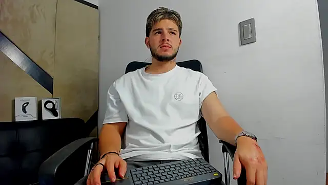 danielclarton1 online show from September 2025 02:22:01 AM
