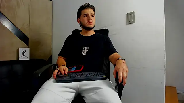 danielclarton1 online show from September 2025 03:28:01 AM