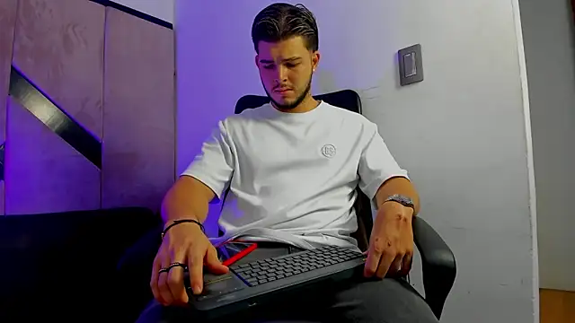 danielclarton1 online show from September 2025 12:21:02 AM