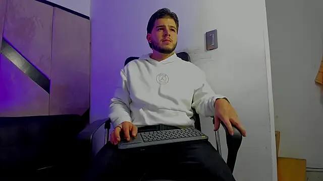 danielclarton1 online show from October 2025 05:41:02 AM