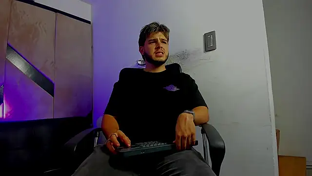 danielclarton1 online show from October 2025 02:33:01 AM