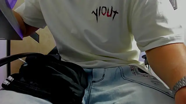 danielclarton1 online show from October 2025 09:46:01 PM