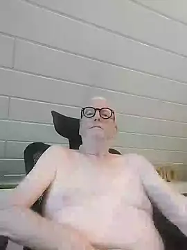 Greyhound70 online show from October 2025 03:51:01 PM