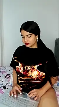 Snapshot of LalitaQueen chatting on December 2024 07:17:02 AM LalitaQueen online show from December 2024 07:17:02 AM