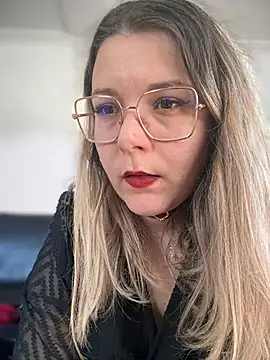 Snapshot of EmyLana chatting on February 2025 02:04:02 PM EmyLana online show from February 2025 02:04:02 PM