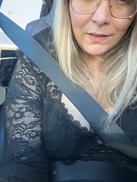 Snapshot of EmyLana chatting on February 2025 10:33:02 AM EmyLana online show from February 2025 10:33:02 AM
