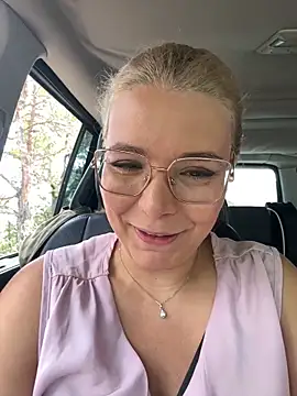 Snapshot of EmyLana chatting on September 2025 08:25:02 AM EmyLana online show from September 2025 08:25:02 AM