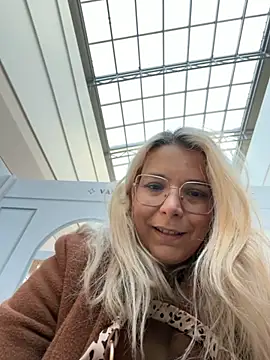 EmyLana online show from October 2025 08:49:01 AM