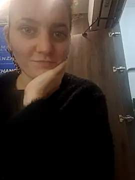 Snapshot of LinaPonti chatting on October 2025 12:16:01 PM LinaPonti online show from October 2025 12:16:01 PM