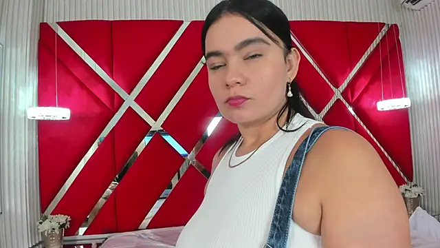 Snapshot of SusanCouper chatting on February 2026 10:33:01 PM SusanCouper online show from February 2026 10:33:01 PM