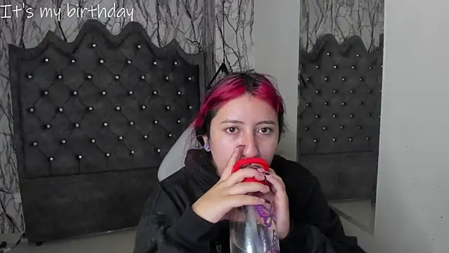 larissa01  online show from January 2025 03:09:02 AM