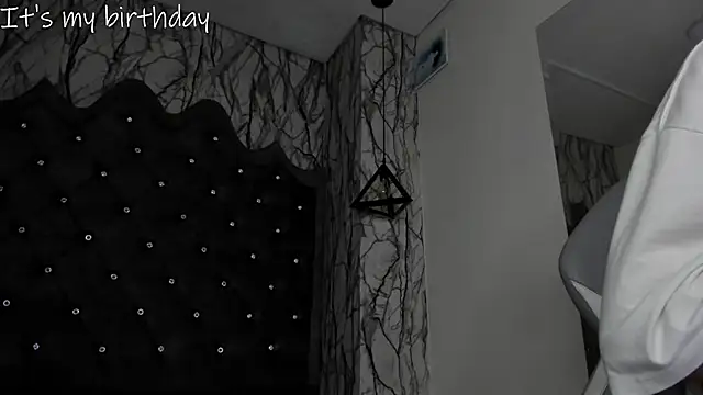 larissa01  online show from January 2025 06:10:01 AM