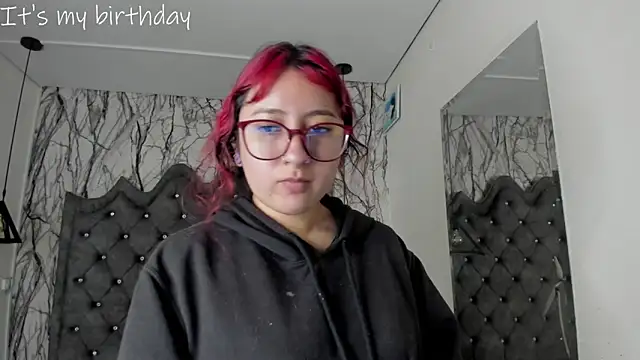 larissa01  online show from January 2025 03:26:02 AM