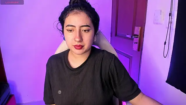 larissa01  online show from September 2025 03:34:01 AM