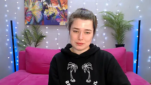 Snapshot of _Sun_Shy_ chatting on February 2025 01:10:02 PM Sun Shy online show from February 2025 01:10:02 PM