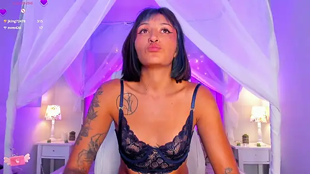 Snapshot of Valkiria_ponce chatting on January 2025 01:24:01 AM Valkiria ponce online show from January 2025 01:24:01 AM