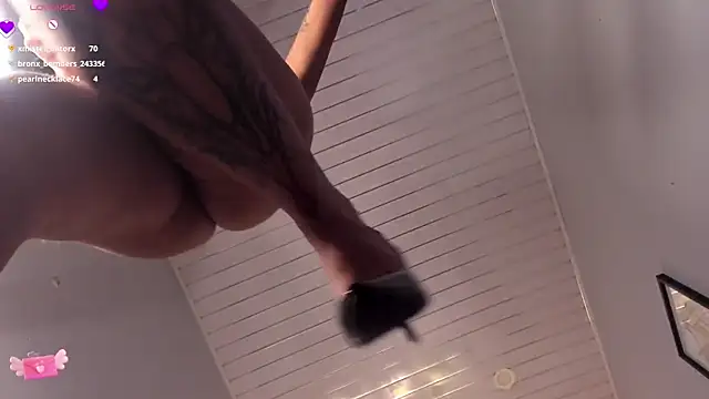 Snapshot of Valkiria_ponce chatting on February 2025 04:56:02 PM Valkiria ponce online show from February 2025 04:56:02 PM