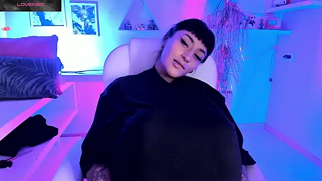 Snapshot of Valkiria_ponce chatting on October 2025 05:28:01 AM Valkiria ponce online show from October 2025 05:28:01 AM