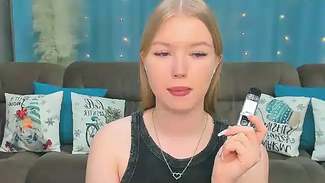 Snapshot of shy__lady chatting on December 2024 02:59:01 PM shy lady online show from December 2024 02:59:01 PM