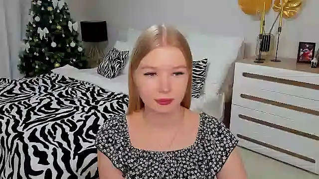 Snapshot of shy__lady chatting on January 2025 09:57:01 PM shy lady online show from January 2025 09:57:01 PM