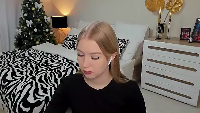 Snapshot of shy__lady chatting on January 2025 11:22:02 AM shy lady online show from January 2025 11:22:02 AM