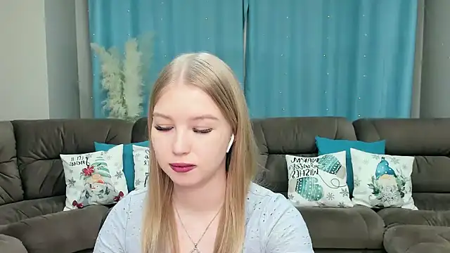 Snapshot of shy__lady chatting on January 2025 02:58:02 PM shy lady online show from January 2025 02:58:02 PM