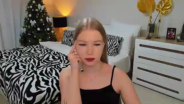 Snapshot of shy__lady chatting on January 2025 12:22:01 AM shy lady online show from January 2025 12:22:01 AM