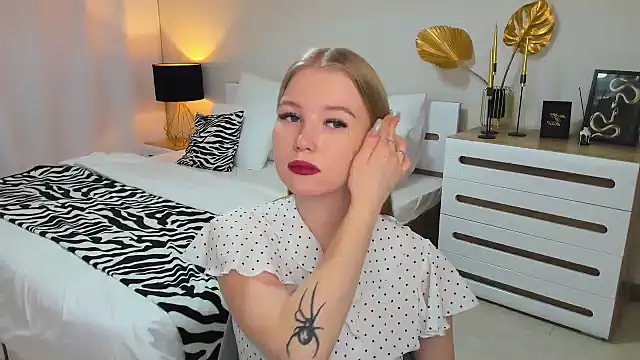 Snapshot of shy__lady chatting on January 2025 06:27:01 PM shy lady online show from January 2025 06:27:01 PM