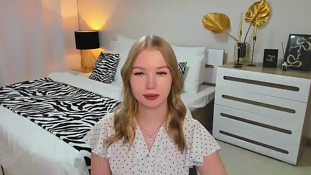 Snapshot of shy__lady chatting on January 2025 12:31:01 AM shy lady online show from January 2025 12:31:01 AM