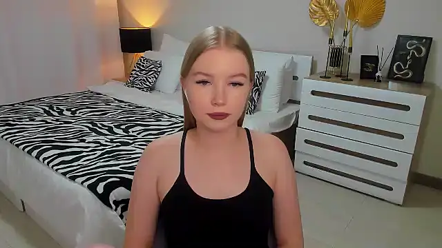 Snapshot of shy__lady chatting on January 2025 01:11:02 AM shy lady online show from January 2025 01:11:02 AM