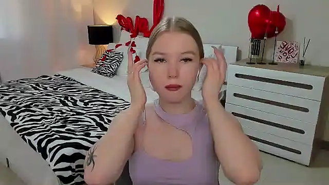 Snapshot of shy__lady chatting on February 2025 07:18:01 AM shy lady online show from February 2025 07:18:01 AM