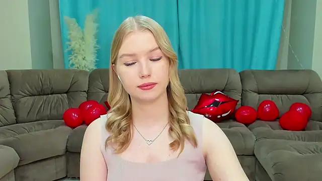 Snapshot of shy__lady chatting on February 2025 06:56:02 PM shy lady online show from February 2025 06:56:02 PM