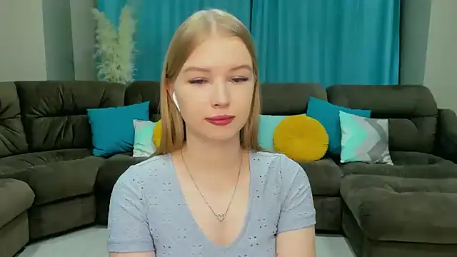 Snapshot of shy__lady chatting on February 2025 02:38:01 PM shy lady online show from February 2025 02:38:01 PM