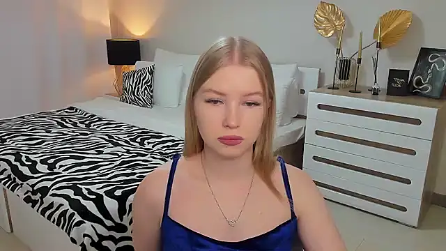 Snapshot of shy__lady chatting on February 2025 06:19:01 PM shy lady online show from February 2025 06:19:01 PM