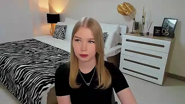 Snapshot of shy__lady chatting on February 2025 09:25:02 PM shy lady online show from February 2025 09:25:02 PM