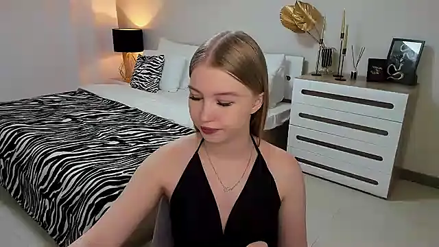 Snapshot of shy__lady chatting on February 2025 02:53:01 PM shy lady online show from February 2025 02:53:01 PM