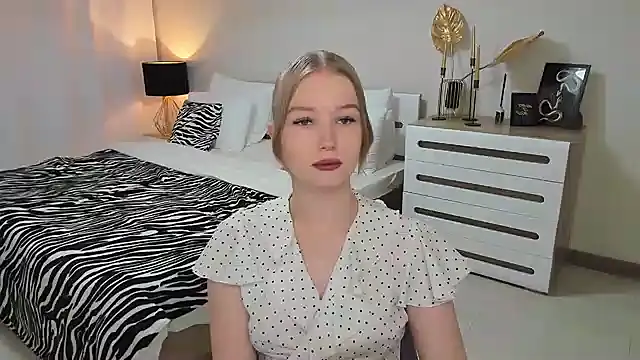 Snapshot of shy__lady chatting on March 2025 06:21:02 PM shy lady online show from March 2025 06:21:02 PM