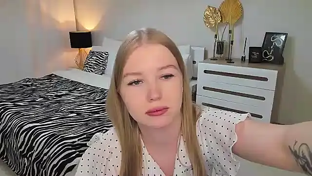 Snapshot of shy__lady chatting on March 2025 01:12:01 AM shy lady online show from March 2025 01:12:01 AM