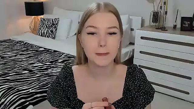 Snapshot of shy__lady chatting on March 2025 03:14:01 AM shy lady online show from March 2025 03:14:01 AM