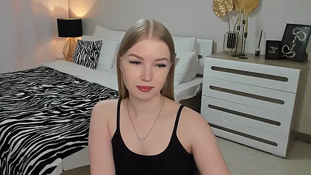 Snapshot of shy__lady chatting on March 2025 12:27:02 AM shy lady online show from March 2025 12:27:02 AM